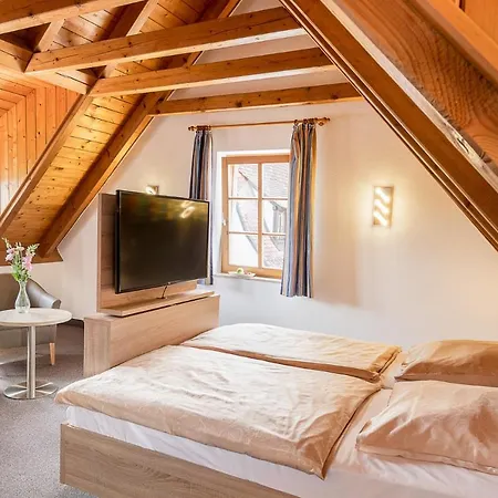 Altes Brauhaus Garni Hotel 4*