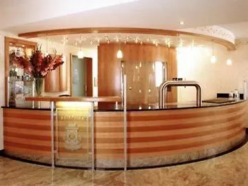 ألتس براوهاوس 4*